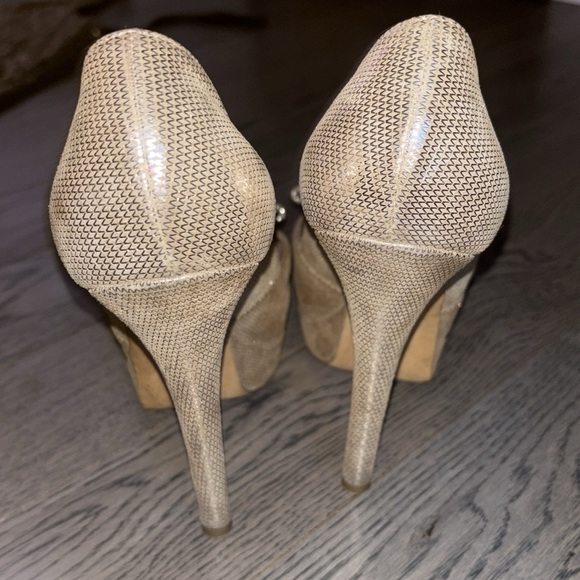 Fendi Deco Metallic Bow Platform Pumps - Picture 14 of 16